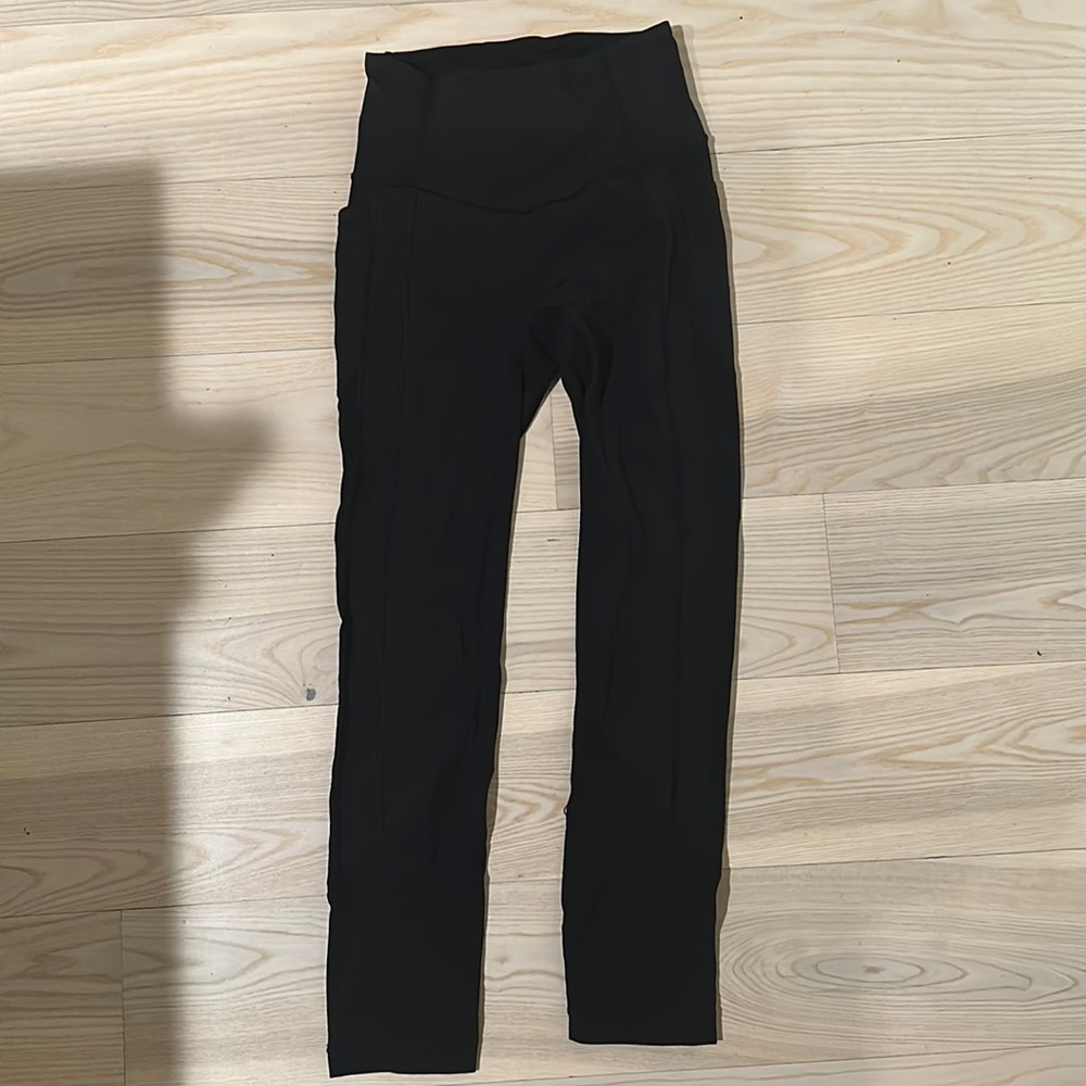 NWOT LuLuLemon Wunder Under with Pockets leggings size 2 - never worn